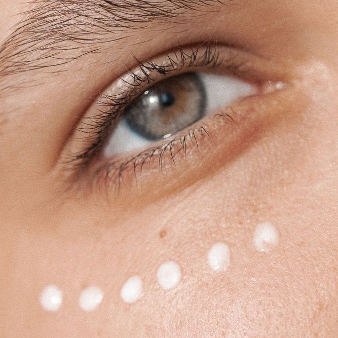 АНТИ - ЕЙДЖ ТЕРАПИЯ ЗА ОКОЛООЧЕН КОНТУР