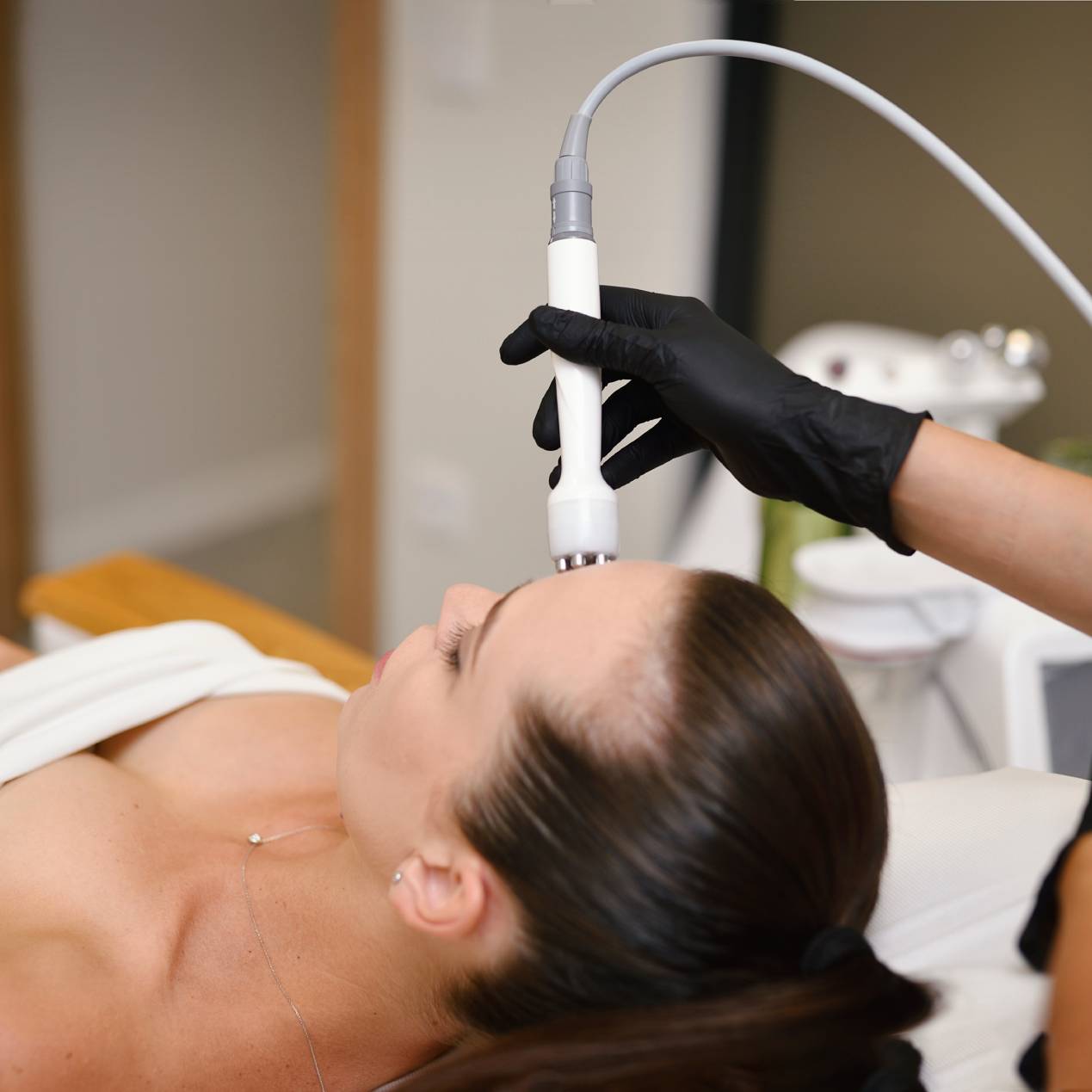 ПОЧИСТВАНЕ НА ЛИЦЕ С АКВА ПИЛИНГ - PRO FACIAL