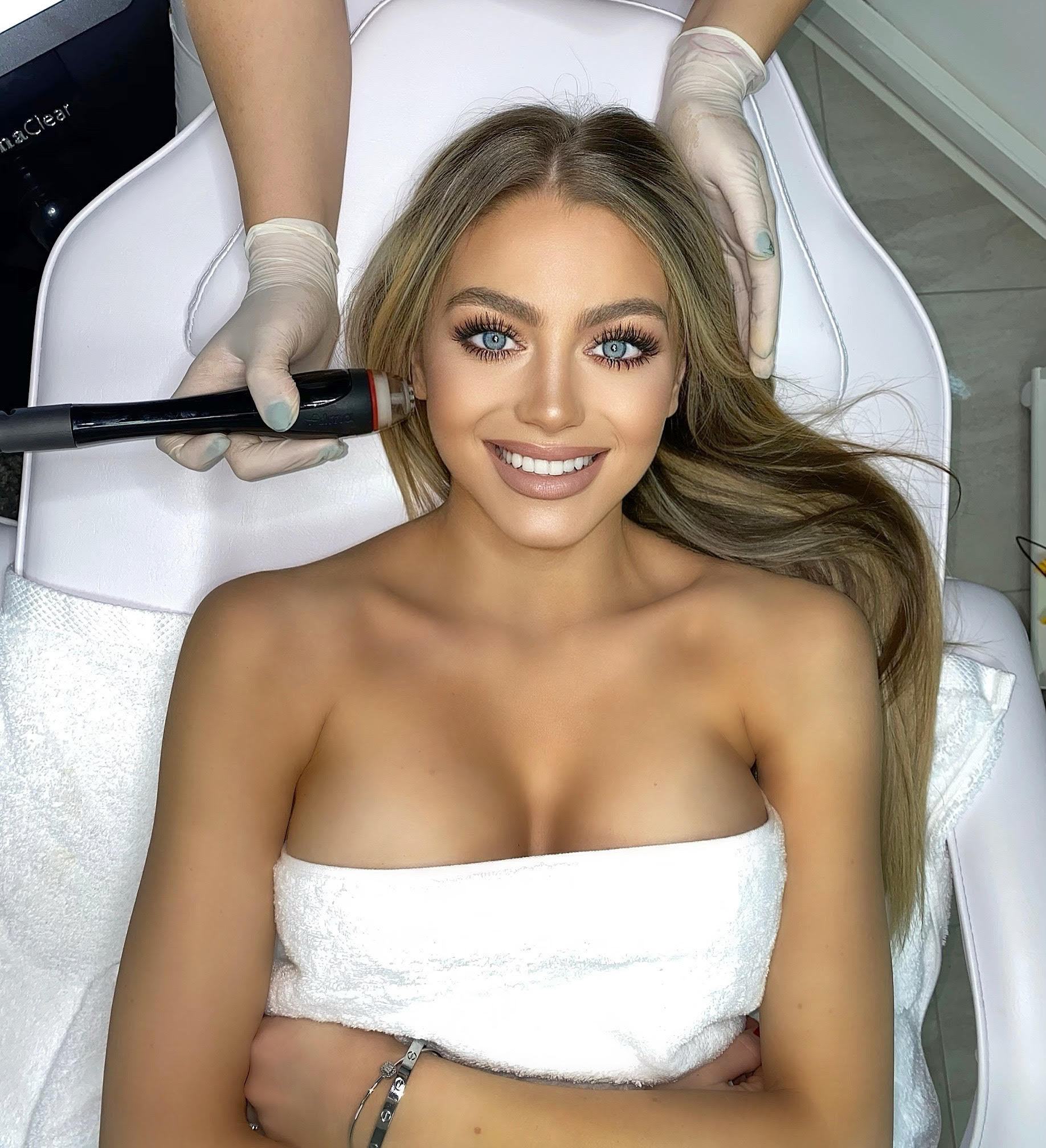 ДЪЛБОКОТЪКАННО ПОЧИСТВАНЕ С DERMA CLEAR + ХИДРАТАЦИЯ